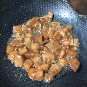 不爱吃鸡肉也会喜欢的：蒜薹炒鸡胸肉的做法 步骤3