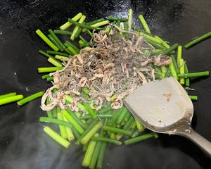 腰果鱿鱼炒蒜苔的做法 步骤9