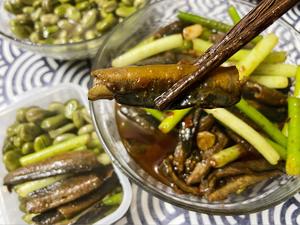 土鳝鱼炒邻水蒜薹（把春天吃进肚子里）的做法 步骤19