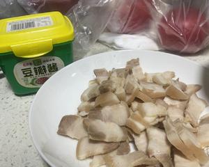 轻盐蒜薹回锅肉的做法 步骤1