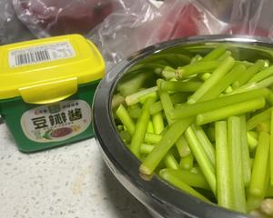 轻盐蒜薹回锅肉的做法 步骤2