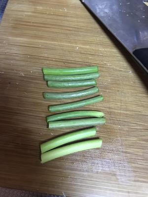 年夜饭摆盘装饰“吉祥结”的做法 步骤1