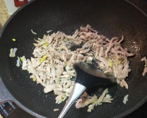 豆家蒜薹炒肉的做法 步骤4