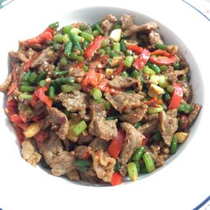 孜然牛肉（加蒜薹）的做法 步骤3