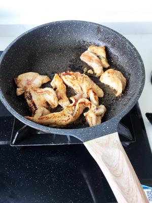 减脂餐-鸡胸肉紫甘蓝黎麦炒饭的做法 步骤3