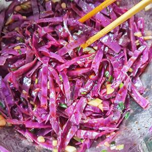 好吃易做-凉拌紫甘蓝的做法 步骤5