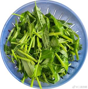 泰國飛天通菜(ผักบุ้งไฟแดง่)的做法 步骤1