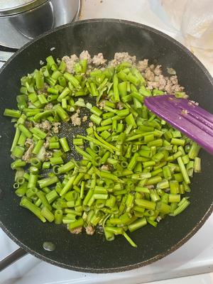 空心菜肉末剁椒炒饭的做法 步骤6