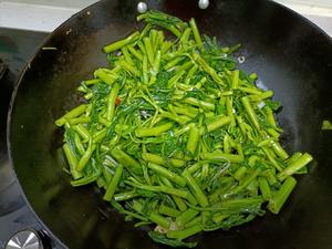 低脂炝炒空心菜的做法 步骤4