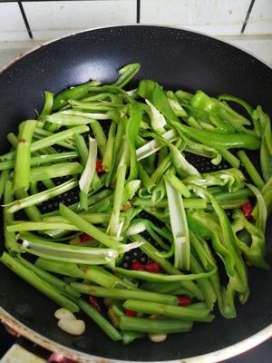 空心菜梗（竹叶菜）青椒炒肉丝的做法 步骤10