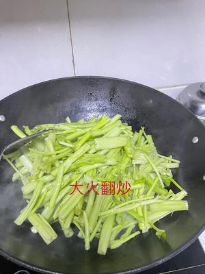 空心菜梗的做法 步骤6