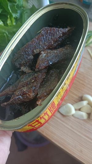 豆豉鲮鱼油麦菜的做法 步骤2