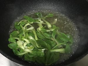 鸡枞炒油菜的做法 步骤4