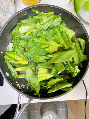 两人份蚝油蒜蓉油麦菜的做法 步骤5