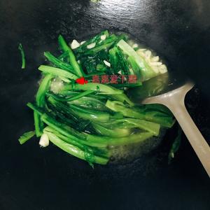 蒜炒油麦菜的做法 步骤8