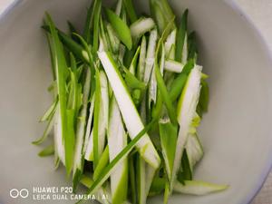 解馋版麻酱拌油麦菜的做法 步骤1