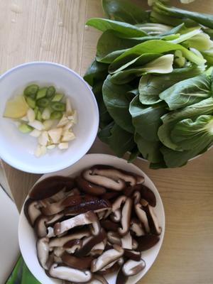 香菇油菜（再也不用担心孩子不吃青菜了）的做法 步骤3