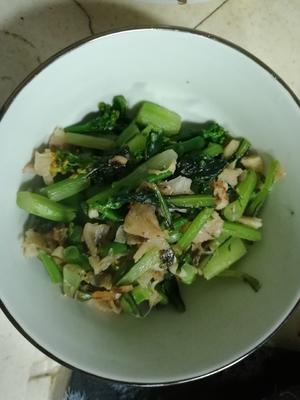 油菜心鱼干紫甘蓝鸡肉潮汕戈饭的做法 步骤2