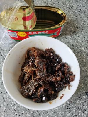 豆豉鲮鱼油麦菜的做法 步骤1