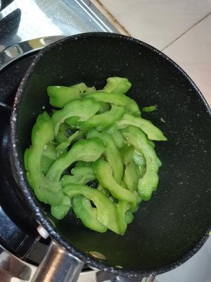 苦瓜炒蛋 白灼鱼滑油麦菜 五谷杂粮饭 紫薯 低脂低卡减肥餐简单快捷的做法 步骤5