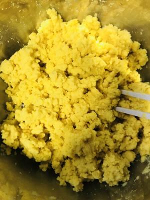 清香绵软健康低脂的荠菜玉米面窝窝头的做法 步骤2