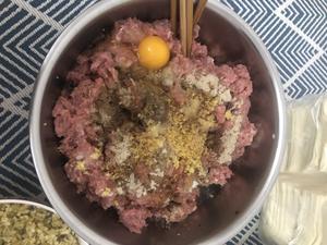 上海荠菜鲜肉馄饨（零失败，超详细，含包法）的做法 步骤11
