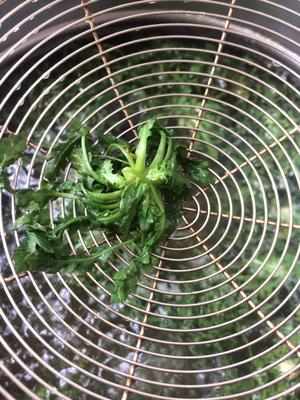 三月份最该吃的黄金菜～荠菜包子的做法 步骤1