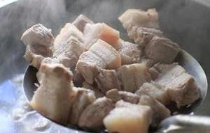 普洱红烧肉的做法 步骤6