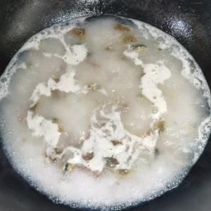 皮蛋肉沫芥菜汤的做法 步骤3