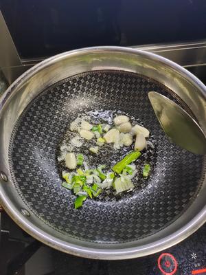 金针菇炒千页豆腐炒油麦菜炒火腿肠的做法 步骤2