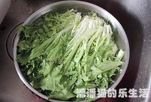 苦苣香菇玉米面贴饼子的做法 步骤6