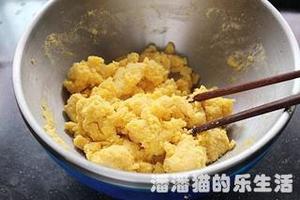 苦苣香菇玉米面贴饼子的做法 步骤2