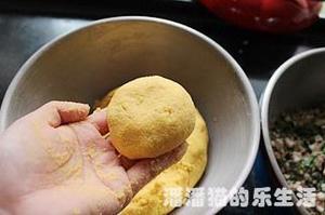 苦苣香菇玉米面贴饼子的做法 步骤15