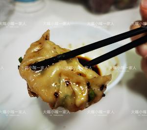 冰花荠菜猪肉煎饺的做法 步骤8