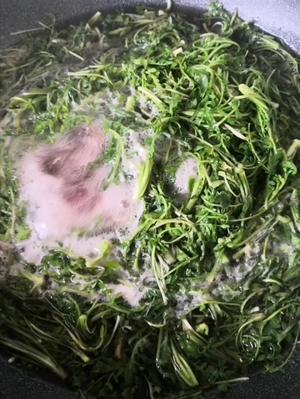 荠菜饺子怎么做更鲜美（附荠菜详尽的处理和保存要领）的做法 步骤3