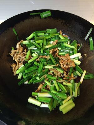 蒜苗炒肉的做法 步骤9