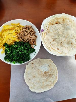 又到荠菜飘香时，南通特色菜——荠菜豆腐&荠菜春卷的做法 步骤7