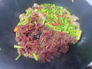 “湘”辣蒜苗牛肉的做法 步骤7