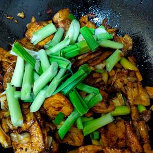 家常蒜苗回锅肉～的做法 步骤6