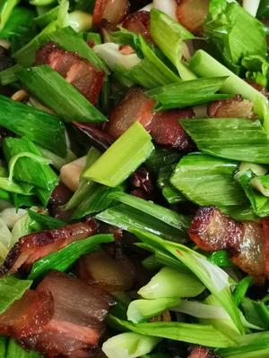 蒜苗炒腊肉的做法 步骤7