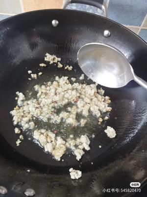 肉沫豆豉炒青蒜的做法 步骤3