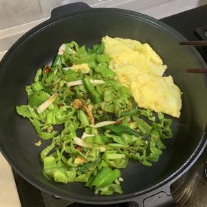 超级下饭菜青椒青蒜炒鸡蛋的做法 步骤7