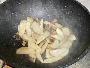 软糯开胃的红烧杏鲍菇豆腐的做法 步骤6