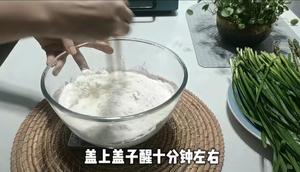 小茴香香椿鸡蛋饼的做法 步骤2