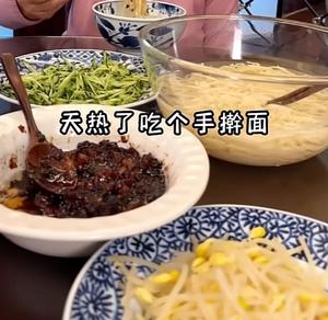 午餐 家宴炸酱面韭菜卤面焖面 炸酱面的酱麻将拌面打卤面过水面的做法 步骤8