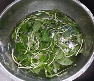 马兰头鸡蛋饼的做法 步骤2
