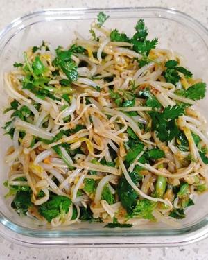绿豆芽拌金针菇的做法 步骤6