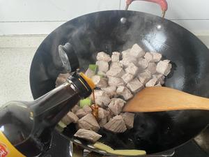 蒜苗冬笋烧肉，并无难度的一道家常硬菜的做法 步骤9