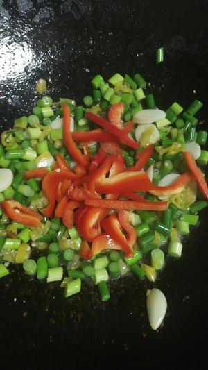 蒜苗炒牛肉的做法 步骤4