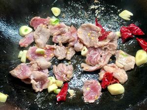 “蒜苗炒肉片”超下饭！家里人都爱吃，次次空盘～的做法 步骤3